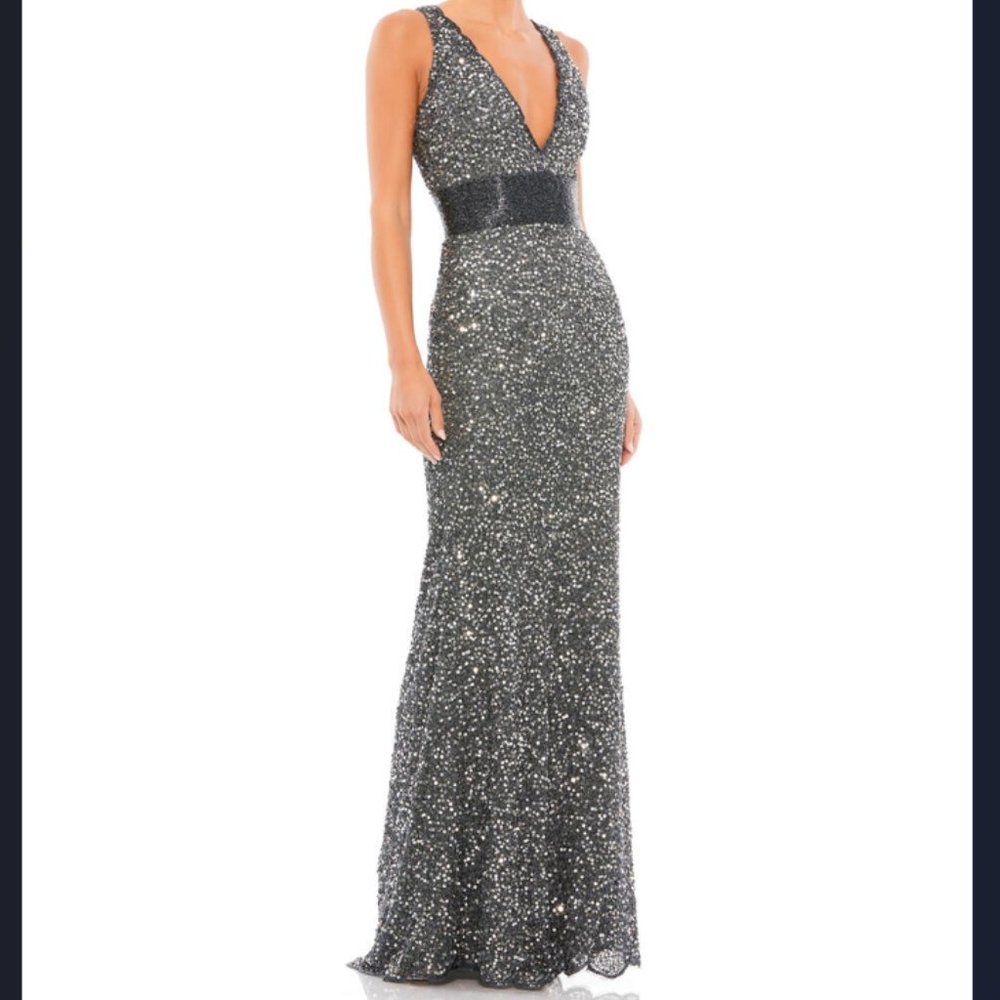 Mac Duggal V-neck sequin gown, size 2 - brand new with tags! *W/ ONE CALLOUT*